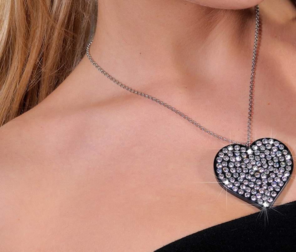 AMORA with silver chain